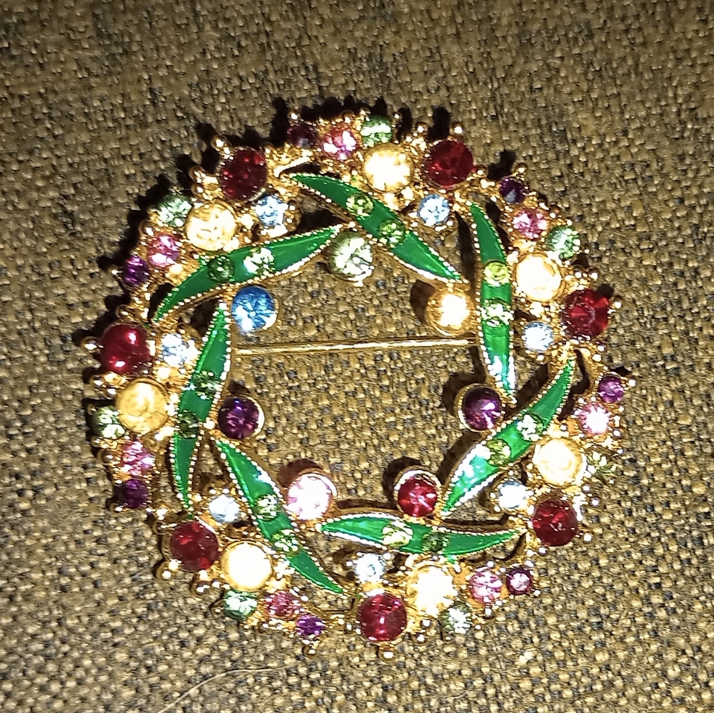 Gold plated pin with all types of crystal like colors